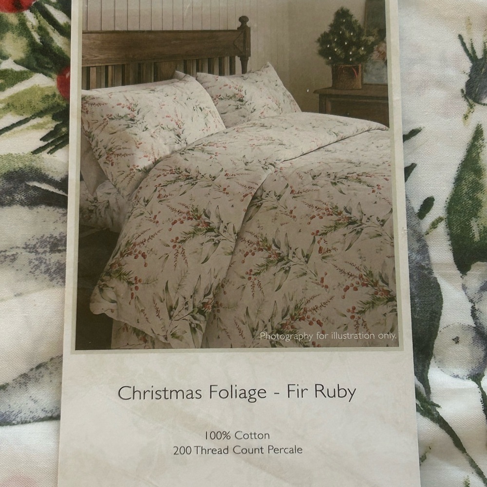 Cabbages & Roses King Size 3 pc. Duvet Set. Christmas Foliage- Fir Ruby. NWT - Picture 4 of 9